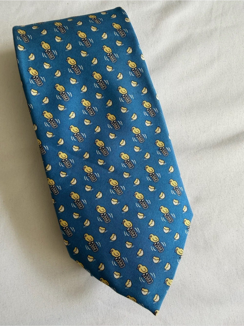 Vineyard Vines 100% Silk Spring Chicken Egg Blue Yellow Pattern Tie